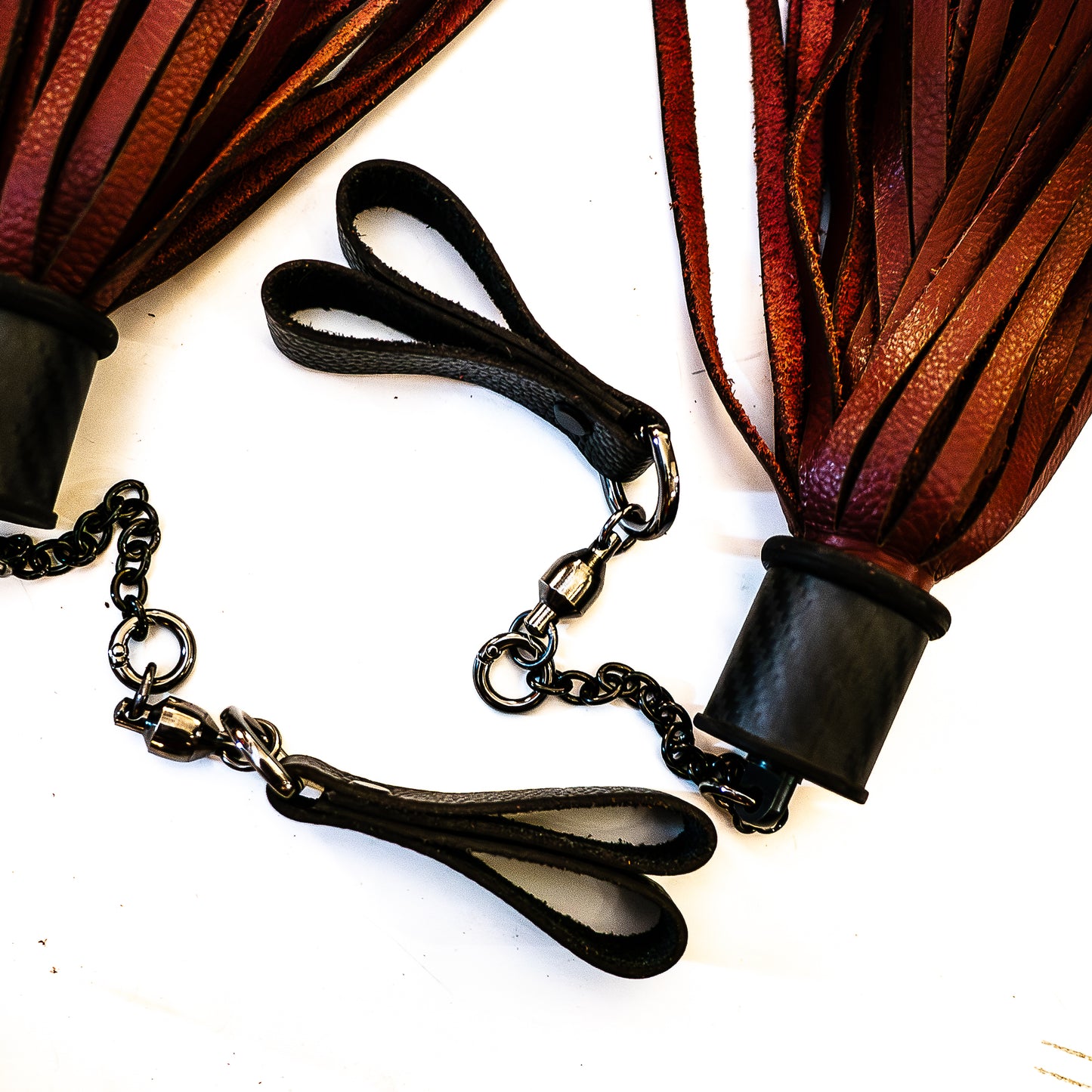 Poi/Blutrot. Fingerflogger (Paar, je 30cm Leder +  20cm Griff, Fingerschlaufen und Kette)