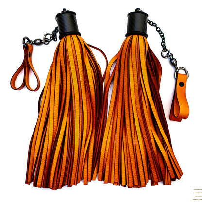 Poi/vegan/Orange. Fingerflogger (Paar, je 33cm Leder +  25cm Fingerschlaufen und Kette)