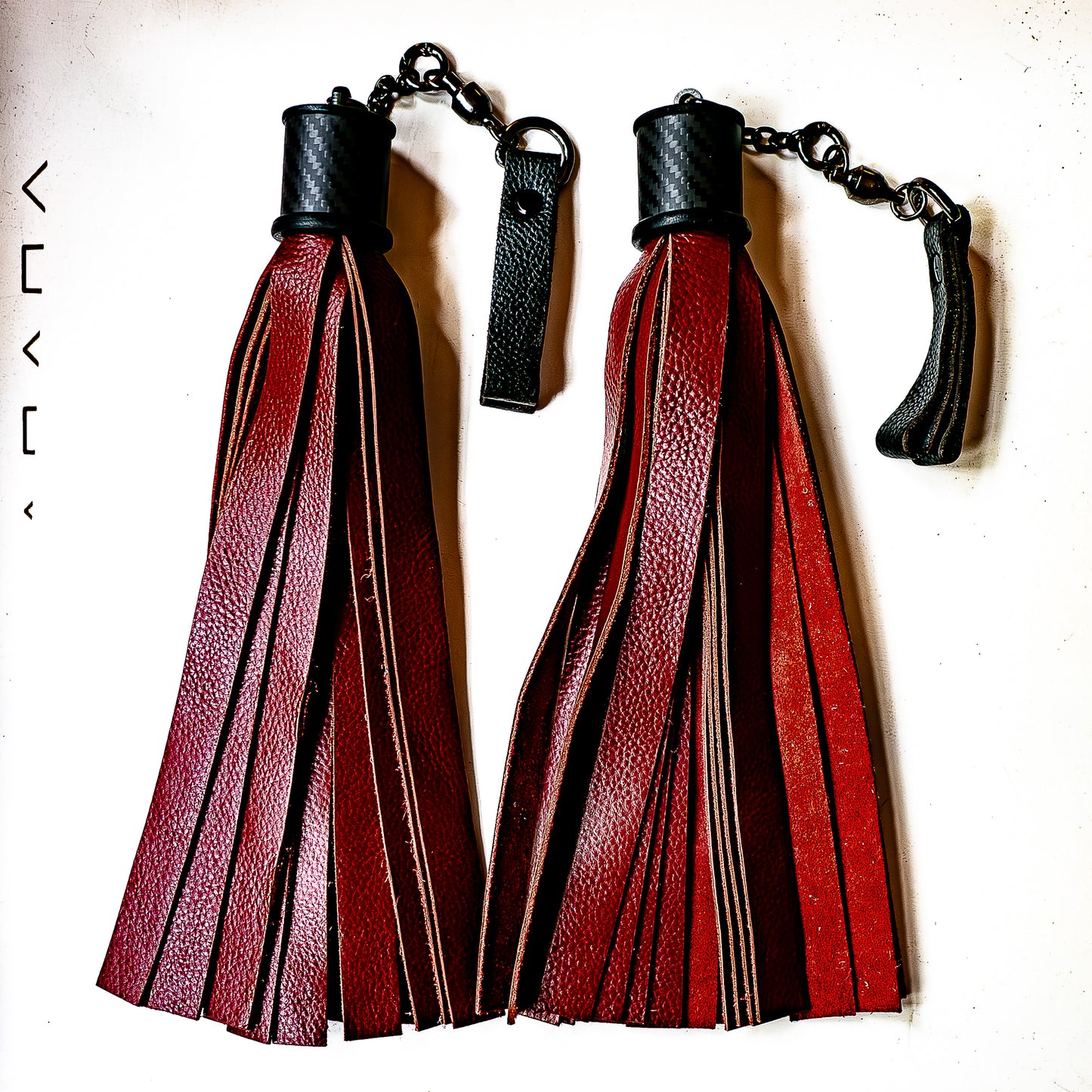 Poi/Wide/Blood-red. Finger floggers (Pair, 30cm leather + 23cm handle each, finger loops and chain)