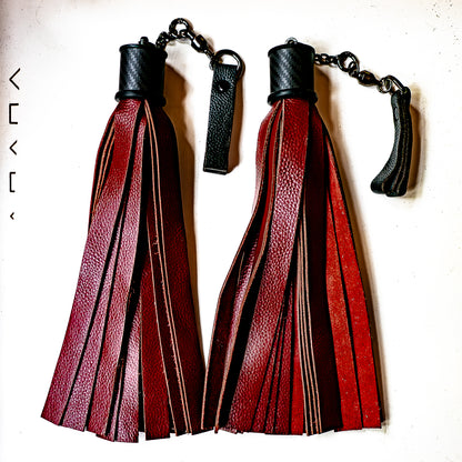 Poi/Wide/Blood-red. Finger floggers (Pair, 30cm leather + 23cm handle each, finger loops and chain)
