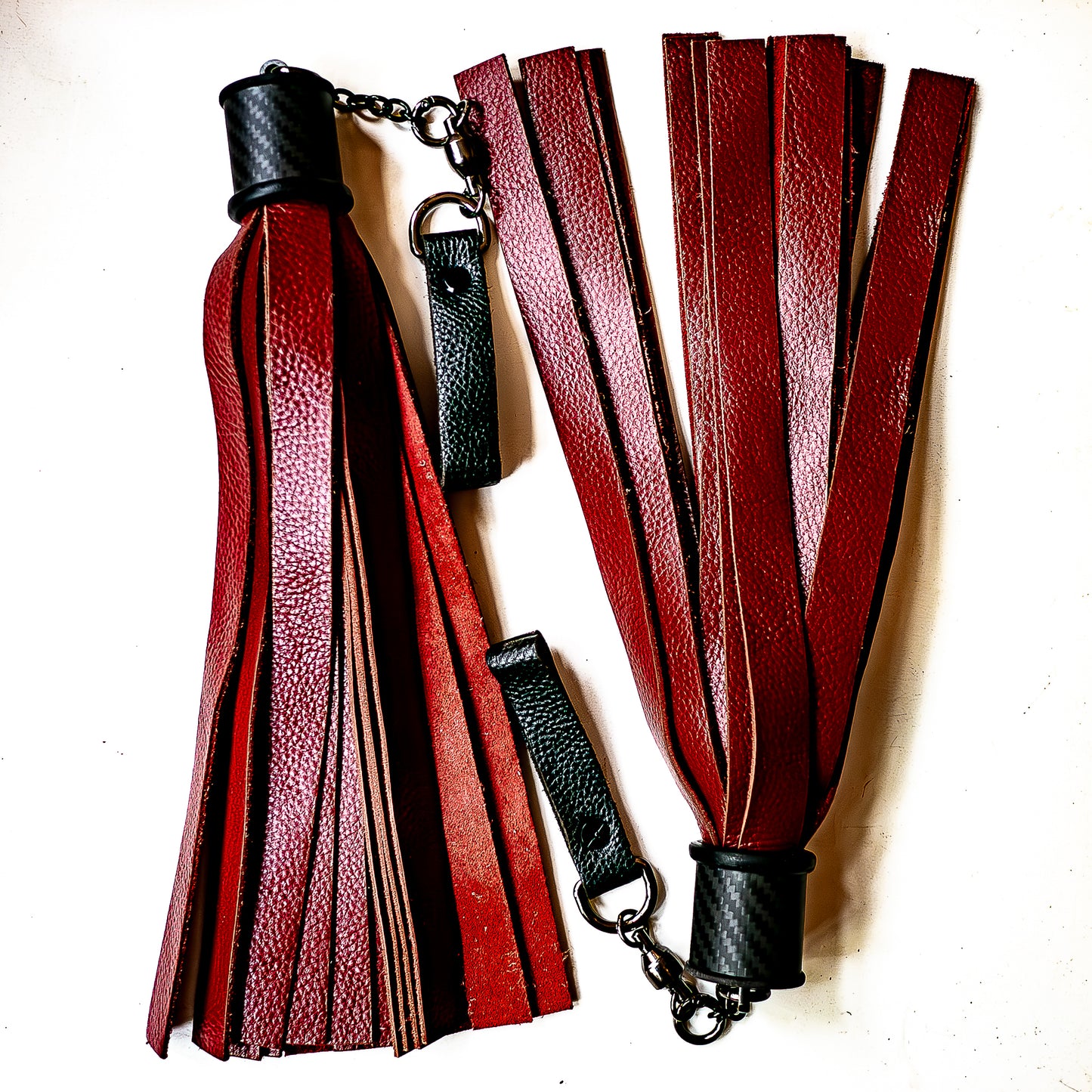 Poi/Wide/Blood-red. Finger floggers (Pair, 30cm leather + 23cm handle each, finger loops and chain)