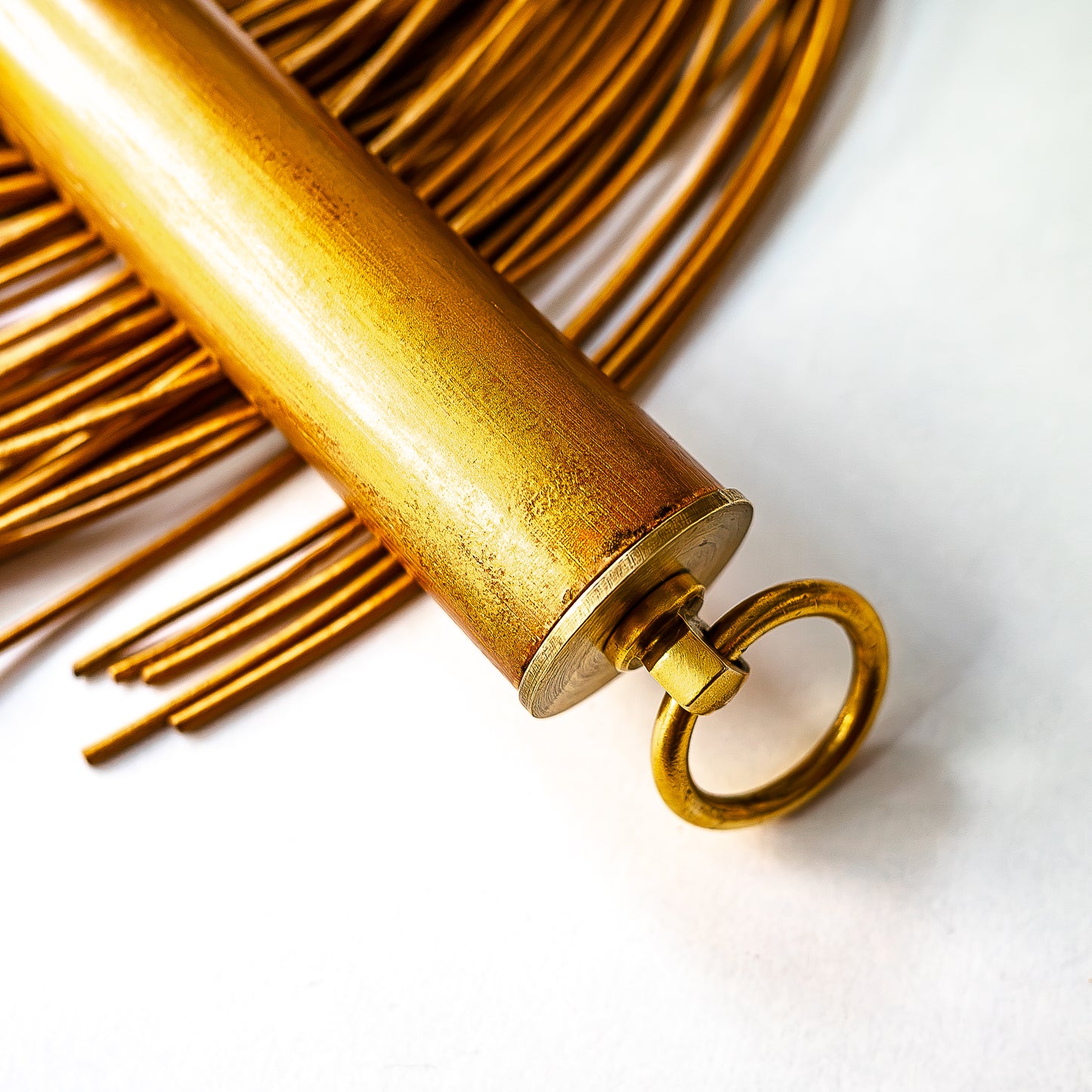 Spaghetti/Pomodoro. 61cm/24" leather flogger
