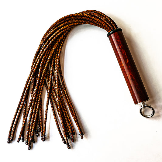 Mini/Brunello. 43cm/17" Flogger mit 20 Strängen