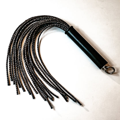 Mini/Brunello. 43cm/17" flogger with 12 strands