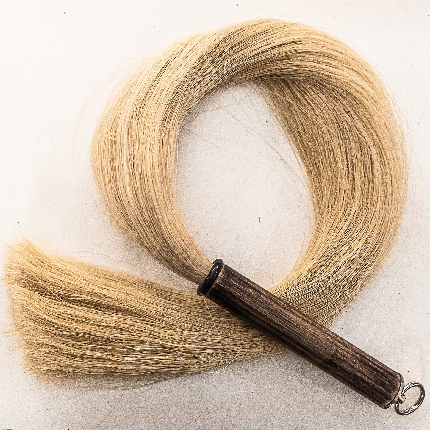 Pretty Little Horses/Blonde. 81cm/32" horsehair whip