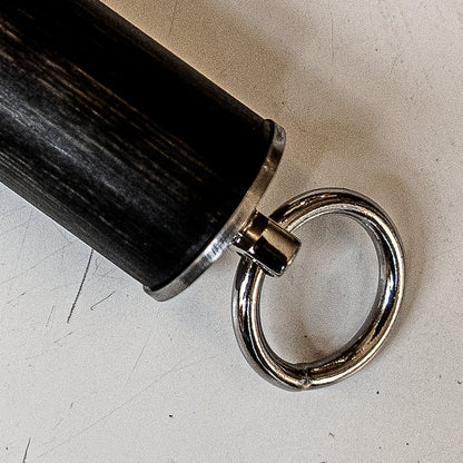 Shiny, shiny. 61cm/24" flogger made of shiny boot leather