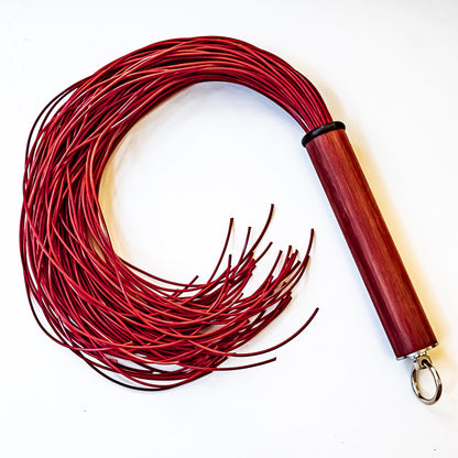 Spaghetti/Pomodoro. 61cm/24" leather flogger